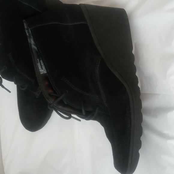 White Mountain Booties - Picture 4 of 8